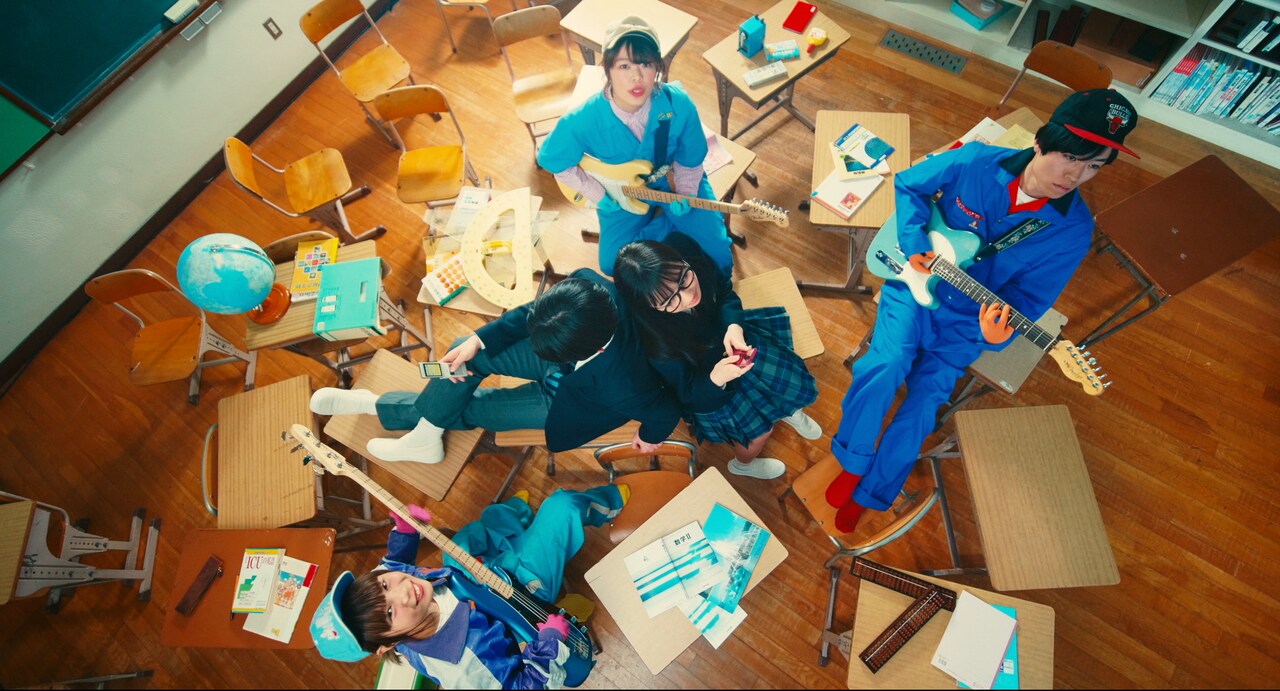 MINT mate box、ガラケーで甘酸っぱい記憶呼び起こす「hanabi」MV