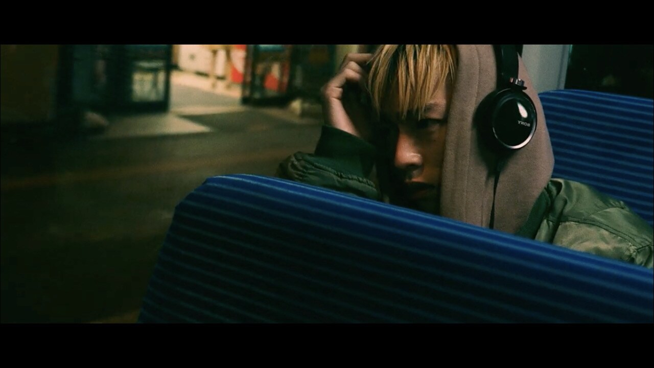 Kvi Baba「Planted in Problem」ミュージックビデオのワンシーン。