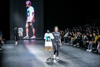 「NEGLECT ADULT PATiENTS」ランウェイショーの様子。