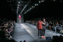 「NEGLECT ADULT PATiENTS」ランウェイショーの様子。