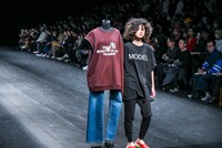 「NEGLECT ADULT PATiENTS」ランウェイショーの様子。