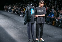 「NEGLECT ADULT PATiENTS」ランウェイショーの様子。