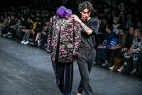 「NEGLECT ADULT PATiENTS」ランウェイショーの様子。