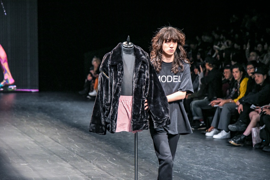 「NEGLECT ADULT PATiENTS」ランウェイショーの様子。