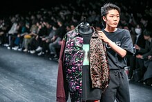 「NEGLECT ADULT PATiENTS」ランウェイショーの様子。