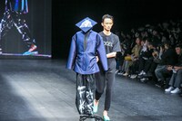 「NEGLECT ADULT PATiENTS」ランウェイショーの様子。