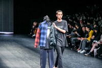 「NEGLECT ADULT PATiENTS」ランウェイショーの様子。