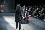 「NEGLECT ADULT PATiENTS」ランウェイショーの様子。