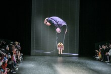 「NEGLECT ADULT PATiENTS」ランウェイショーの様子。