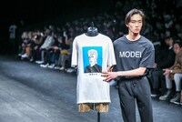 「NEGLECT ADULT PATiENTS」ランウェイショーの様子。