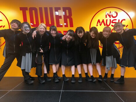 第17部フィナーレ後のBiS。（写真提供：日本クラウン）