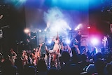 「カミツキ 'Secret Whisper’ TOUR FINAL『噛みついて神ついて』ONE MAN」の様子。(Photo by Shin Ishihara)