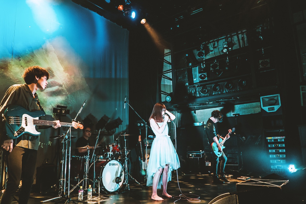 「カミツキ 'Secret Whisper’ TOUR FINAL『噛みついて神ついて』ONE MAN」の様子。（Photo by Shin Ishihara）