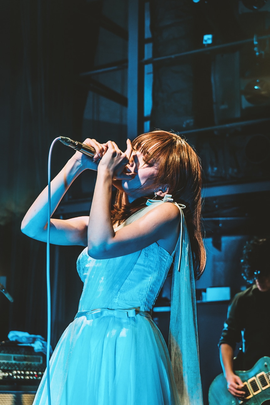 MiZUKi（Vo）（Photo by Shin Ishihara）