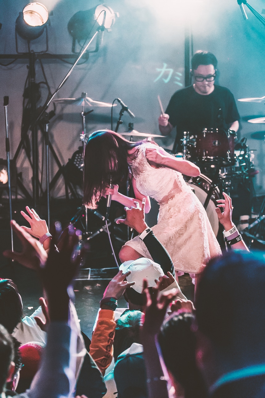 MiZUKi（Vo）（Photo by Shin Ishihara）