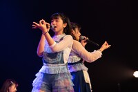 左から佐々木ほのか、高萩千夏。