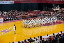 ラストアイドルが出演したB.LEAGUEの川崎ブレイブサンダース対レバンガ北海道戦のハーフタイムショーの様子。（photo by Yoshifumi Shimizu）