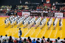 ラストアイドルが出演したB.LEAGUEの川崎ブレイブサンダース対レバンガ北海道戦のハーフタイムショーの様子。（photo by Yoshifumi Shimizu）