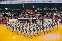 ラストアイドルが出演したB.LEAGUEの川崎ブレイブサンダース対レバンガ北海道戦のハーフタイムショーの様子。（photo by Yoshifumi Shimizu）