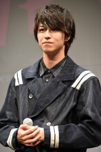 “けだキュン”シーンを再現する前の松尾太陽（超特急）。