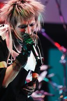 石井秀仁（Vo）（撮影：柴田恵理）