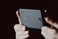 水曜日のカンパネラ＆yahyel「生きろ。」ミュージックビデオより。