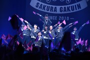 さくら学院「The Road to Graduation 2018 ～放課後アンソロジー レッツ スタンディング～」の様子。