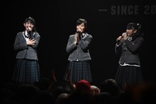 左から麻生真彩、新谷ゆづみ、日高麻鈴。