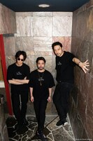 オフィシャルグッズを着用したTHE XXXXXX。