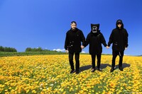 オフィシャルグッズを着用したTHE XXXXXX。