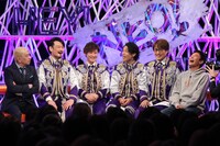 純烈とダウンタウン。 (c)フジテレビ