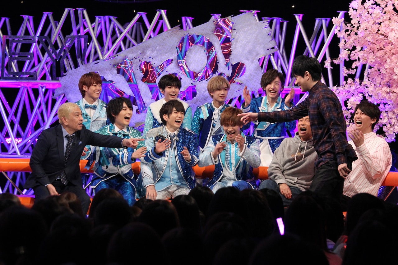 なにわ男子と横山裕、大倉忠義、ダウンタウン。 (c)フジテレビ