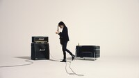 「THE SHOT」テレビCM「マイウェイでいこうぜ篇」より。
