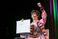 瓶型の2WAYリュックを考案したリョウガ。