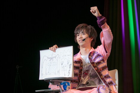 瓶型の2WAYリュックを考案したリョウガ。