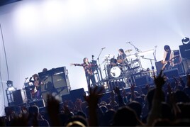 THE YELLOW MONKEY「9999」武道館試聴会、全13曲をメンバーがサプライズ生演奏