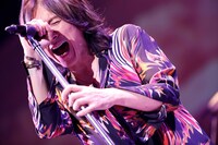 吉井和哉（Vo）（撮影：三吉ツカサ［Showcase］）