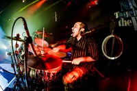 対馬祥太郎（Dr）（撮影：上飯坂一）