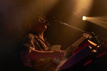 Yuto Uchino（Vo, G, Syn / The fin.）（Photo by Yoshiaki Miura）