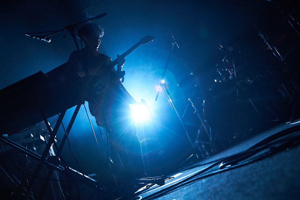 Yuto Uchino（Vo, G, Syn / The fin.）（Photo by Yoshiaki Miura）