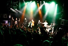 電波少女「Q」Release Partyの様子。（撮影：伊藤麻矢）