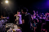 フミとDJハヤシ。