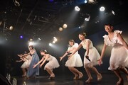 「ハコイリ▽ムスメの定期便3月号~合言葉は『ごきげんよう』!~」の様子。