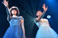 渡辺満里奈「ちいさなBreakin' my heart」を披露する星里奈、我妻桃実。
