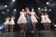 「ハコイリ▽ムスメの定期便3月号～合言葉は『ごきげんよう』！～」の様子。