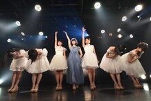 「ハコイリ▽ムスメの定期便3月号～合言葉は『ごきげんよう』！～」の様子。