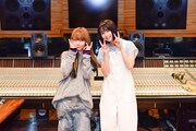 左からaiko、上白石萌歌。