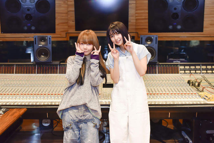 左からaiko、上白石萌歌。