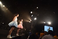 サプライズのビデオレターに感激するS★スパイシー。