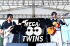 高橋優と亀田誠治によるメガネツインズ、初の東名阪ツアー開催